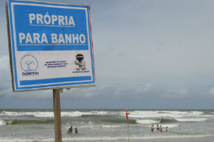 Praia Bico de Pato deve ser evitada pra banho até dia 20