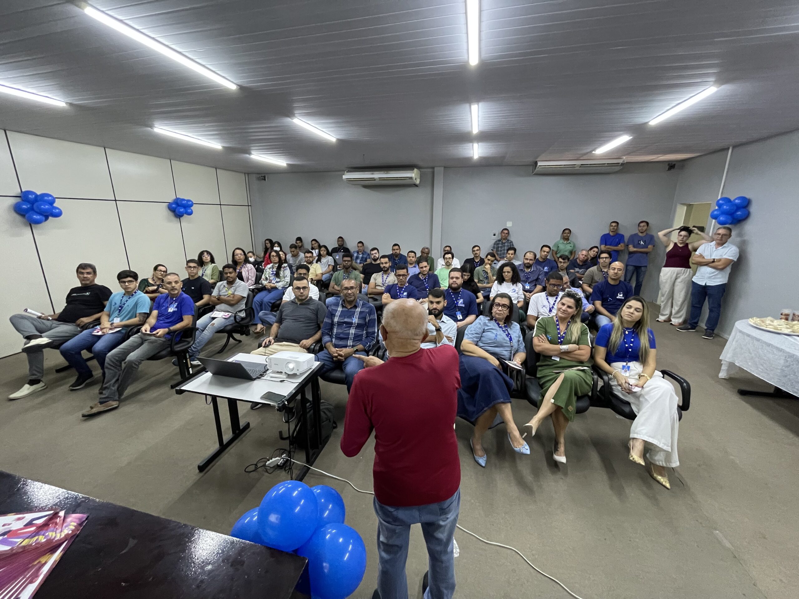 Adema incentiva autocuidado masculino entre servidores em palestra do Novembro Azul